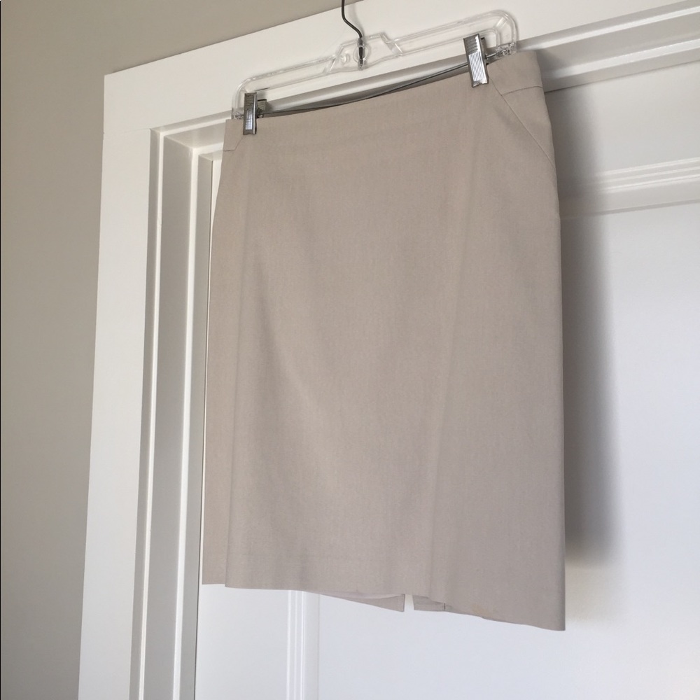 Ann Taylor women’s pencil skirt, size 8P